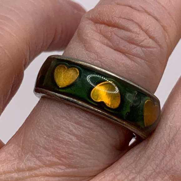 Jewelry - Vintage 1970s Mood Ring Size 8 Color Changing Hearts Band